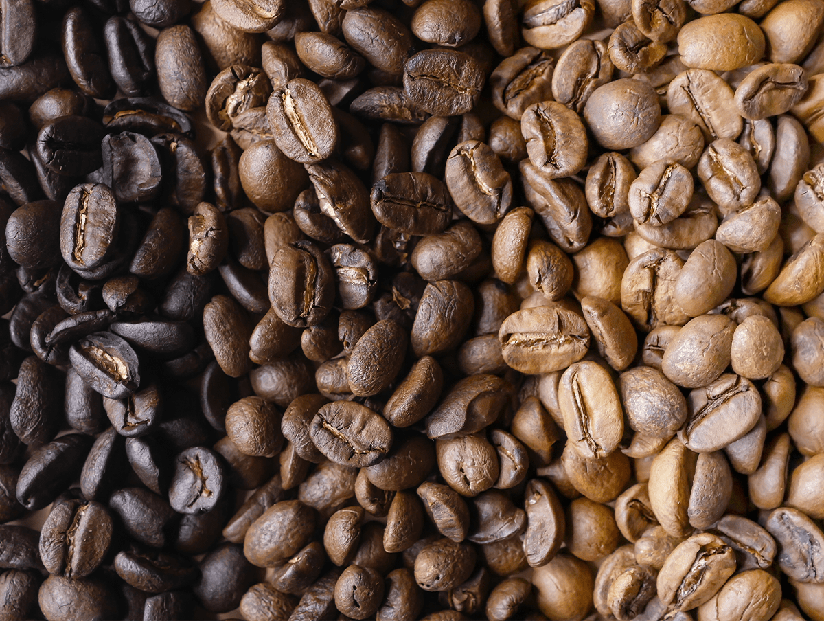 különböző pörkölésű kávék