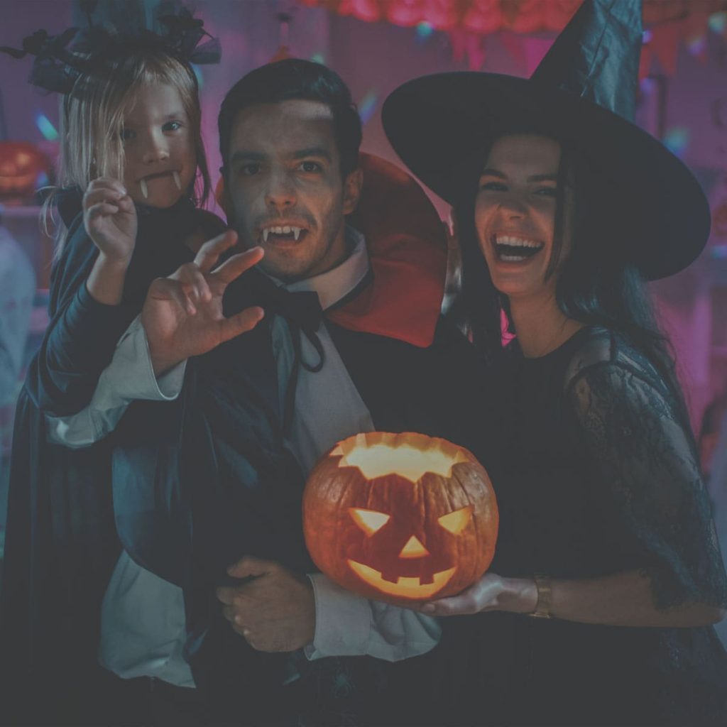 halloween party boszorkány nő, vámpír férfi