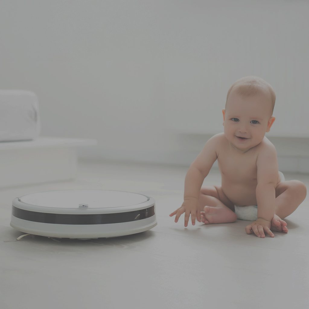 Robotporszívó kisgyerekkel